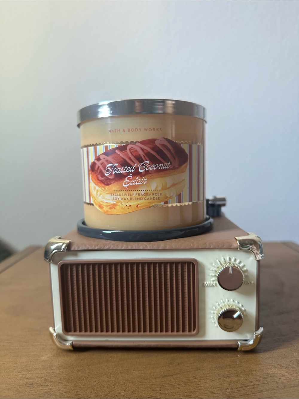 New bath and body works vintage record player candle holder